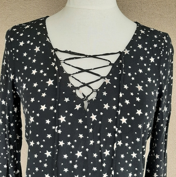 Forever 21 Women's Black Top with White Stars - Picture 2 of 9